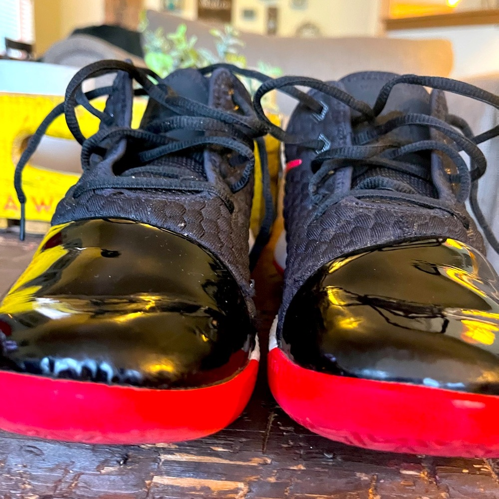Lebron Witness 3 Premium (Black, Red)